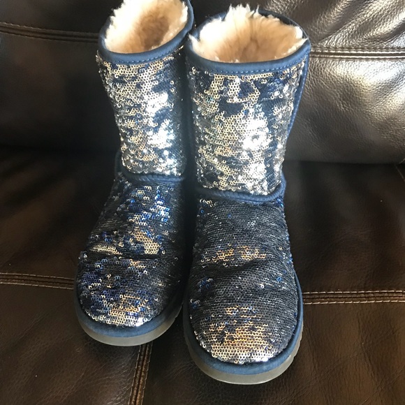 Women’s UGG boots - Picture 1 of 4
